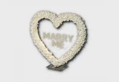 Wedding Heart Lighting Decoration furniture item in inZOI